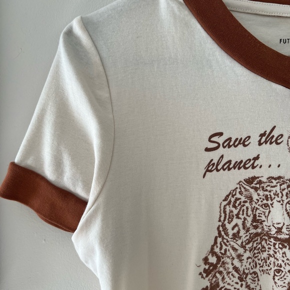 Graphic tee - Picture 2 of 5